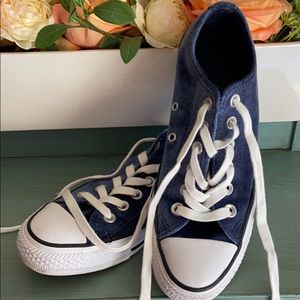 Blue velvet converse